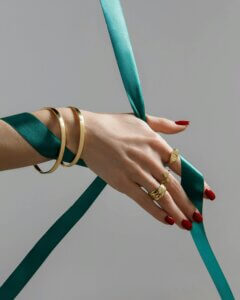 Hexingsheng Jewelry | Gold Tone Guide: Antique, Royal, and Champagne Gold in Jewelry