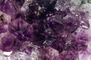 Hexingsheng Jewelry | How to Identify and Avoid Toxic or Radioactive Gemstones